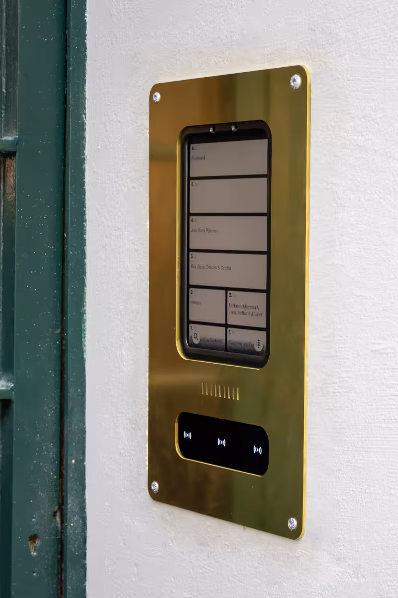 WelcomeBob dørtelefon , Plansænket