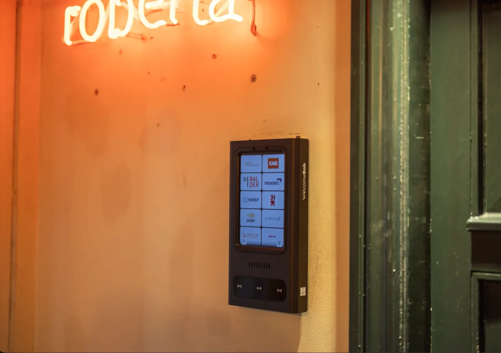 Installeret dørtelefon på Sortedamdosseringen 5